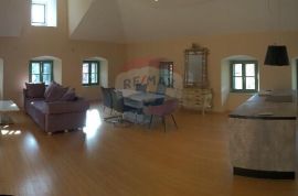 OPATIJA- strogi centar, dvoetažan stan 185 m2,  2. red od mora sa parkirnim mjestom, Opatija, Flat