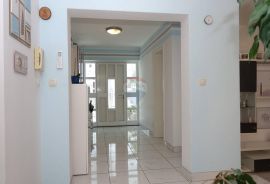 CRIKVENICA, Vila s bazenom, apartmanima i panoramskim pogledom na more, Crikvenica, Дом