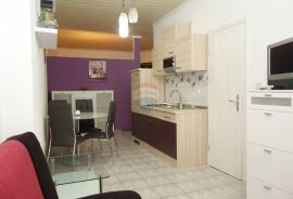 CRIKVENICA, Vila s bazenom, apartmanima i panoramskim pogledom na more, Crikvenica, Kuća