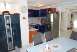 CRIKVENICA, Vila s bazenom, apartmanima i panoramskim pogledom na more, Crikvenica, Haus