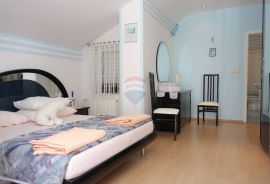 CRIKVENICA, Vila s bazenom, apartmanima i panoramskim pogledom na more, Crikvenica, Ev