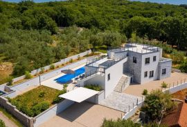 OTOK KRK Luksuzna vila na mirnoj lokaciji s pogledom na more!, Krk, House