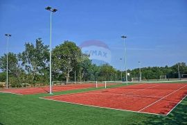 Istra, okolica Rovinja, ekskluzivna vila sa bazenom i sportskim terenima, Kanfanar, House