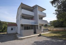 Novi Vinodolski, Povile, Etaža kuće-116m2 s 2 stana blizu mora, Novi Vinodolski, Appartement