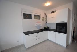 Novi Vinodolski, Povile, Etaža kuće-116m2 s 2 stana blizu mora, Novi Vinodolski, Appartement