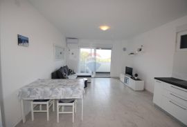 Novi Vinodolski, Povile, Etaža kuće-116m2 s 2 stana blizu mora, Novi Vinodolski, Flat