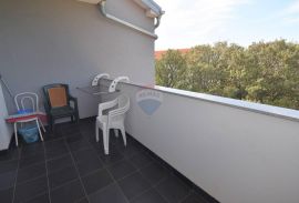 Novi Vinodolski, Povile, Etaža kuće-116m2 s 2 stana blizu mora, Novi Vinodolski, Appartement