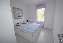 Novi Vinodolski, Povile, Etaža kuće-116m2 s 2 stana blizu mora, Novi Vinodolski, Appartement