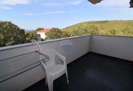 Novi Vinodolski, Povile, Etaža kuće-116m2 s 2 stana blizu mora, Novi Vinodolski, Appartement