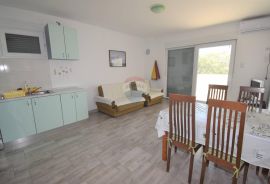 Novi Vinodolski, Povile, Etaža kuće-116m2 s 2 stana blizu mora, Novi Vinodolski, Flat