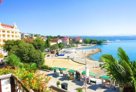 OPATIJA - luksuzan stan na prodaju sa dva balkona i pogledom na more, Opatija, Kвартира