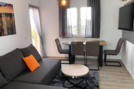 OPATIJA,OPRIĆ- novija kuća sa 8 apartmana, bazenom 50 m2, velikom okućnicom, parkingom, pogledom na more, Opatija - Okolica, Maison