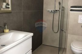 OPATIJA,OPRIĆ- novija kuća sa 8 apartmana, bazenom 50 m2, velikom okućnicom, parkingom, pogledom na more, Opatija - Okolica, House