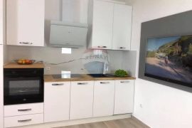 OPATIJA,OPRIĆ- novija kuća sa 8 apartmana, bazenom 50 m2, velikom okućnicom, parkingom, pogledom na more, Opatija - Okolica, House