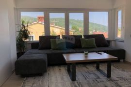 OPATIJA,OPRIĆ- novija kuća sa 8 apartmana, bazenom 50 m2, velikom okućnicom, parkingom, pogledom na more, Opatija - Okolica, House