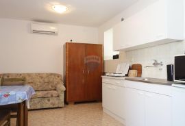 KUĆA SA 4 APARTMANA, POGLED NA MORE, Novi Vinodolski, Famiglia