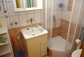 KUĆA SA 4 APARTMANA, POGLED NA MORE, Novi Vinodolski, House