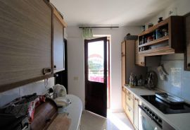 Rovinj,stan 90m od mora,pogled,teras,parking,2 .kat, Rovinj, Appartamento