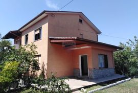 Kastav - samostojeća kuća s tri stambene jedinice, Kastav, House