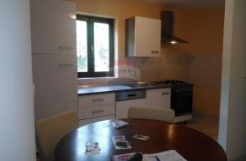 Opatija - Pobri - stan od 71 m2 s dvije garaže, Opatija - Okolica, Flat