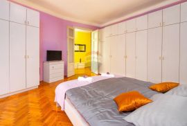 RIJEKA, CENTAR- gospodski stan 152 m2, 4S+DB, balkon, lift, pogled na more, Rijeka, Wohnung