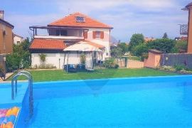 Istra, Umag, obiteljski pansion sa bazenom svega 1,5 km od mora, Umag, Commercial property