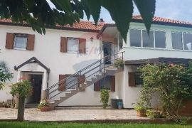 Istra, Umag, obiteljski pansion sa bazenom svega 1,5 km od mora, Umag, Commercial property