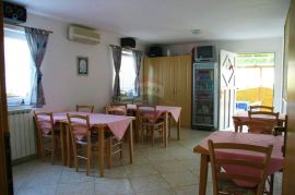 Istra, Umag, obiteljski pansion sa bazenom svega 1,5 km od mora, Umag, Commercial property