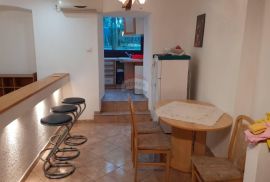 Rijeka - Potok, adaptiran 2S kl. stan s okućnicom, Rijeka, Apartamento