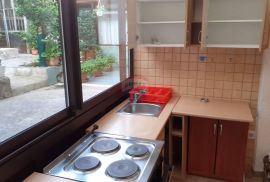 Rijeka - Potok, adaptiran 2S kl. stan s okućnicom, Rijeka, Apartamento