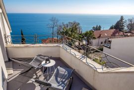 OPATIJA- luksuzan penthouse, sa terasom 80 m2, okućnicom 180 m2, parkingom, 150 m od mora, Opatija, Appartement