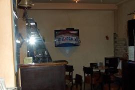 Istra,Pula,stambeni prostor: caffe bar/stan, Pula, Immobili commerciali