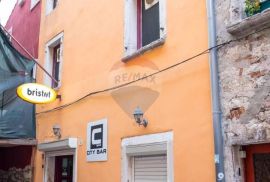 Rovinj,centar,kuća sa poslovnim prostorom-caffe bar-96m2, Rovinj, Casa