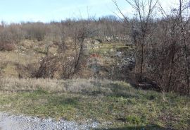 MATULJI - MUČIĆI - GRAĐEVINSKI TEREN 1900 M2 U BLIZINI GLAVNE CESTE, Matulji, Tierra