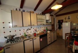 OPATIJA - KUĆA S 4 APARTMANA U BLIZINI CENTRA, Opatija, House