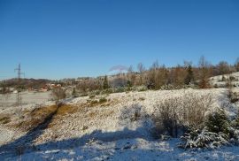 Velik i lijep teren-Stari Laz, Ravna Gora, أرض