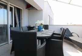 Novigrad, top stan s pogledom na more, Novigrad, Apartamento