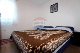 OMIŠALJ-Villa sa 7 apartmana na 100 metara do mora, Omišalj, Ev