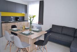 Cesarica kuća sa devet apartmana, Karlobag, بيت