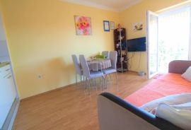 OPATIJA- kuća s 5 apartmana, otvoren pogled na more, garaža, velika okućnica, blizina centra, Opatija, House