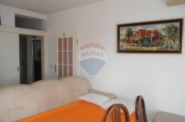 OPATIJA- kuća s 5 apartmana, otvoren pogled na more, garaža, velika okućnica, blizina centra, Opatija, House