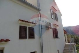 Baška - Jurandvor - kuća 90m2  sa dva stana, Baška, House