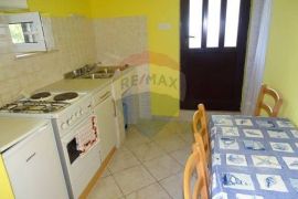 Baška - Jurandvor - kuća 90m2  sa dva stana, Baška, House