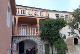 Crikvenica-Dramalj,kuća sa tri stana,konobom i vrtom!, Crikvenica, House