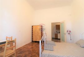 ISTRA, PULA, CENTAR,  stan / poslovni prostori u prizemlju u pješačkoj zoni, Pula, Apartamento