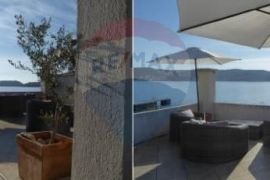 VILLA PRVI RED UZ MORE, Rab, بيت