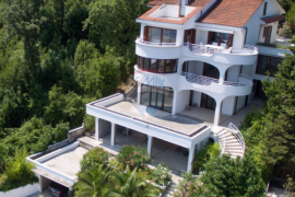 OPATIJA - prekrasna vila sotvorenim pogledom na Kvarner, Opatija, Casa