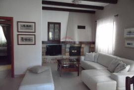 Istra,Fažana,Kuća sa apartmanima 200m od mora, Fažana, Maison