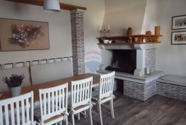 Istra,Fažana,Kuća sa apartmanima 200m od mora, Fažana, Maison