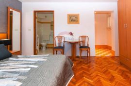 MALI LOŠINJ - VILA SA 10 APARTMANA NA RIJETKOJ I ATRAKTIVNOJ LOKACIJI, Mali Lošinj, Famiglia